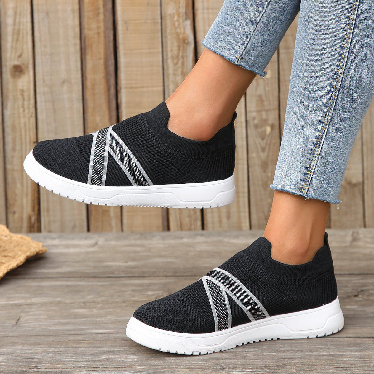 Women's Flyknit Mesh Outdoor Shoes Flat Soles 565g