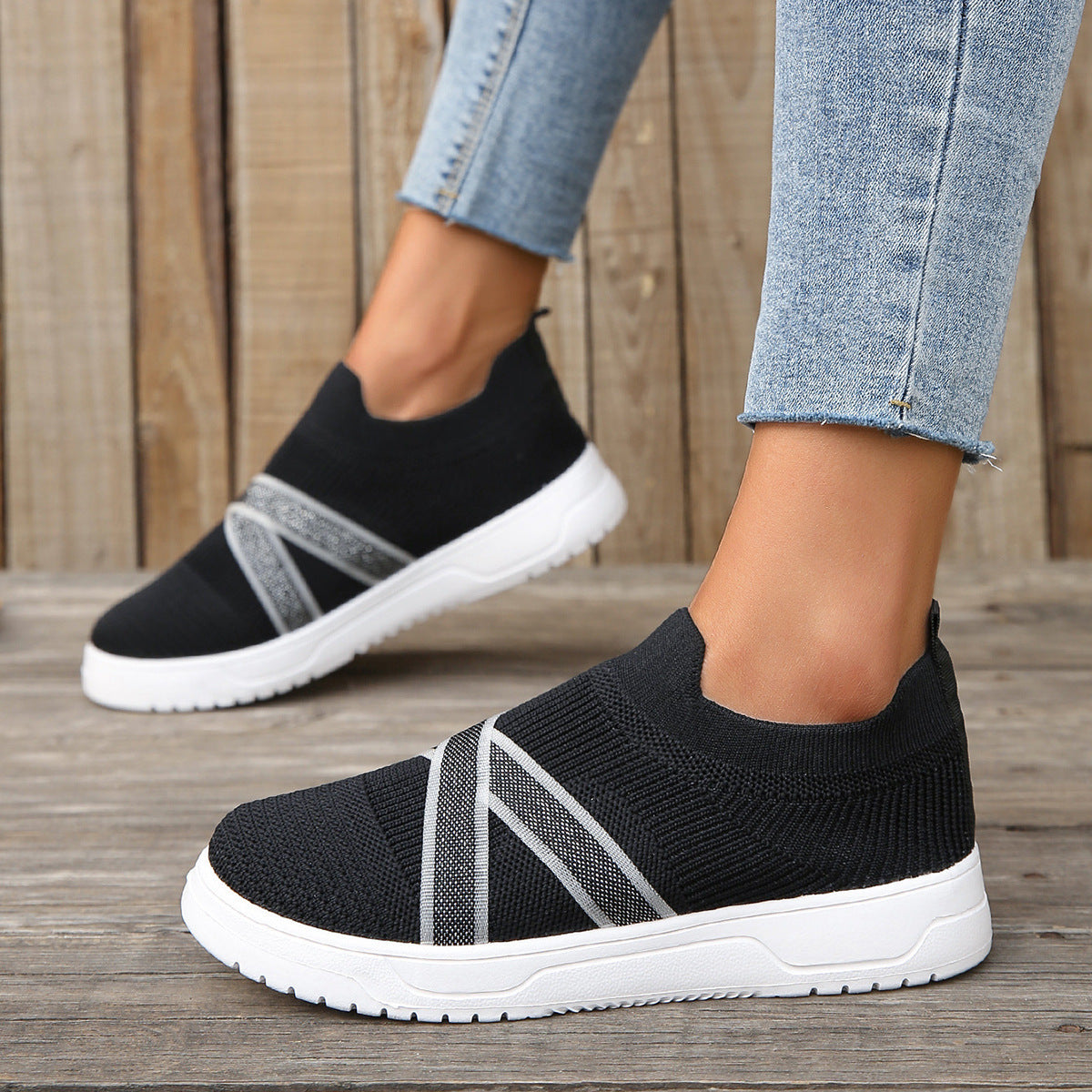 Women's Flyknit Mesh Outdoor Shoes Flat Soles 565g