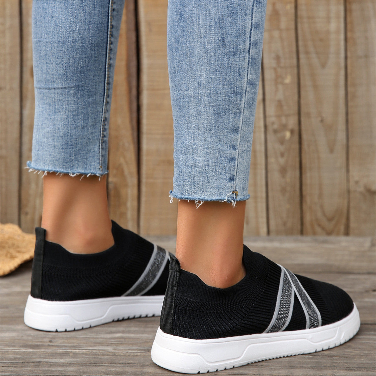 Women's Flyknit Mesh Outdoor Shoes Flat Soles 565g