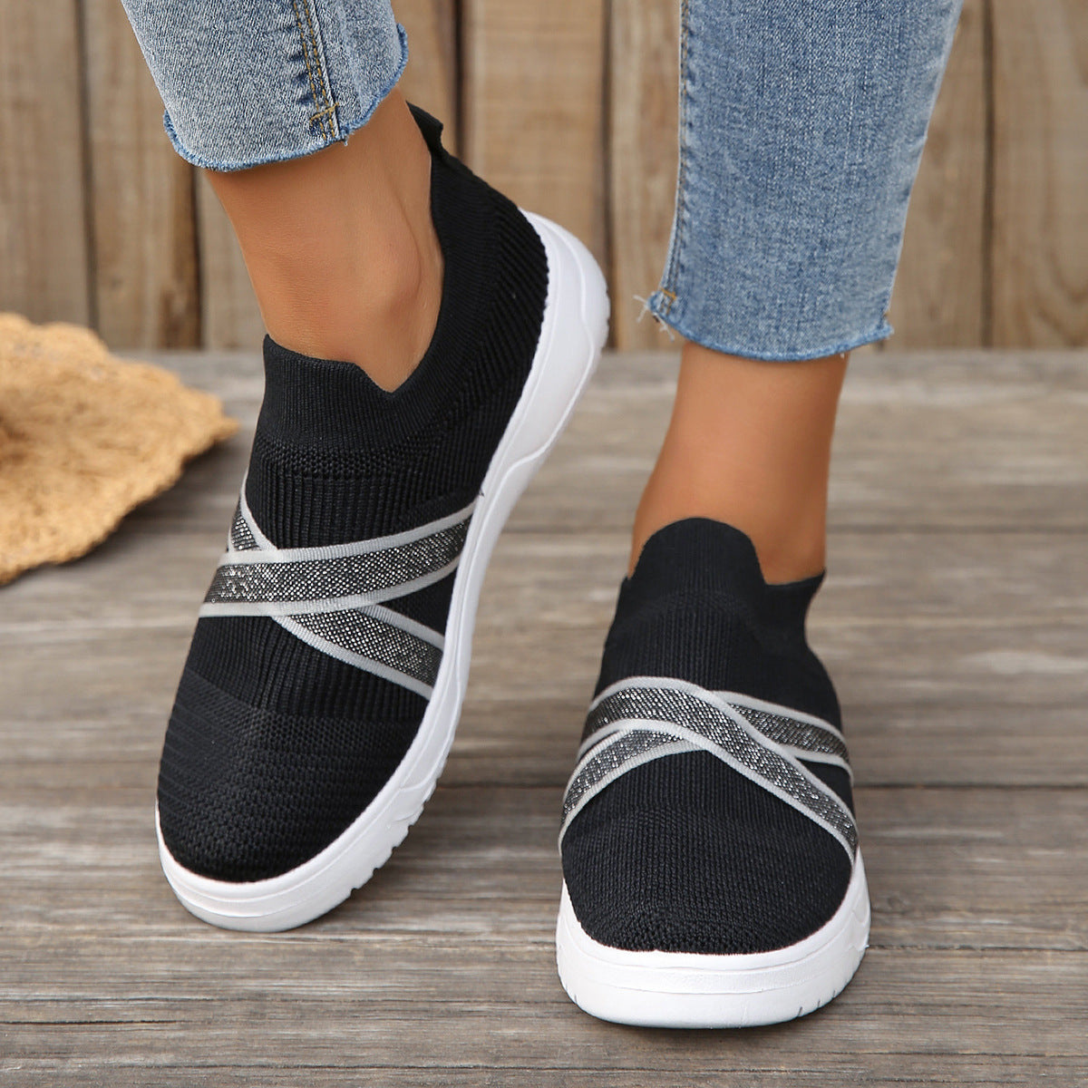 Women's Flyknit Mesh Outdoor Shoes Flat Soles 565g